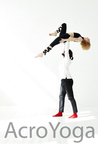 AcroYoga | Rytai |